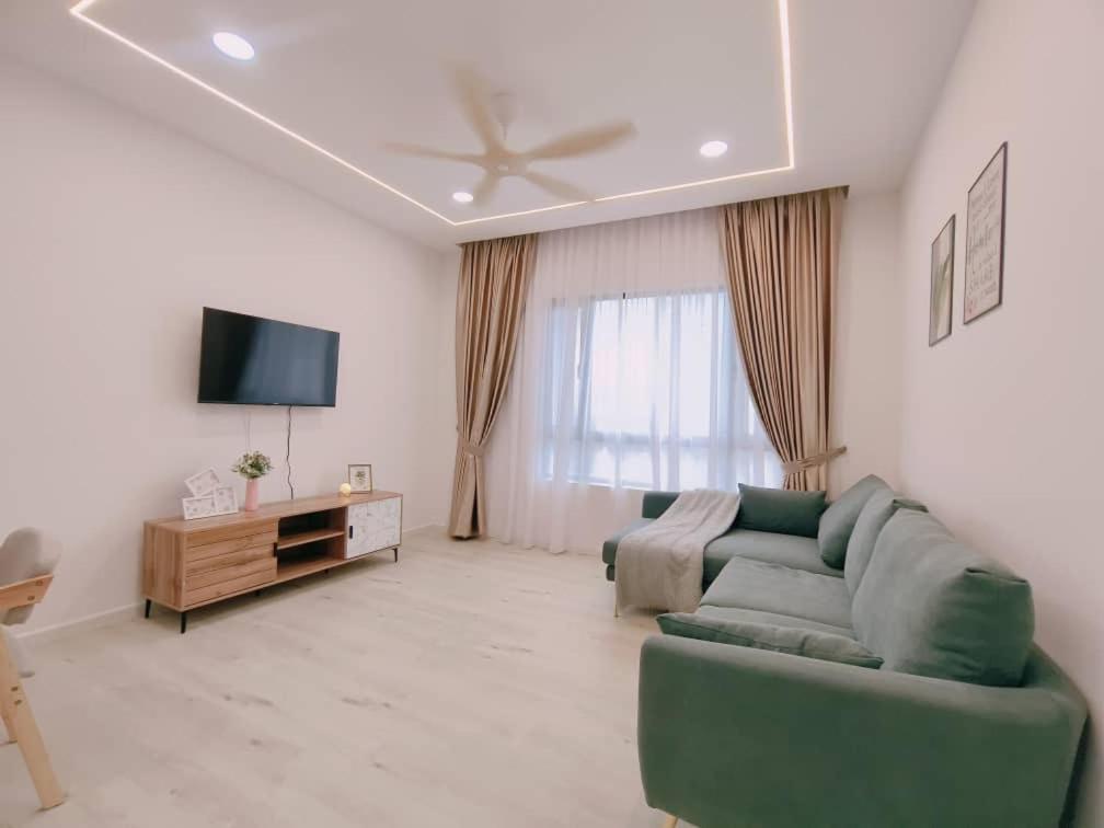 Cozy Suasana Max 7pax S2 Johor Bahru